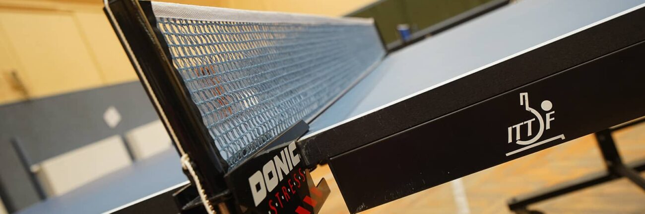 Detail stolu na stolní tenis Detail stolu na stolní tenis