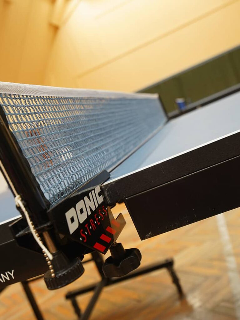 Detail stolu na stolní tenis