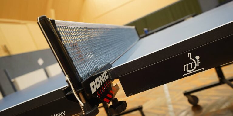 Detail stolu na stolní tenis Detail stolu na stolní tenis