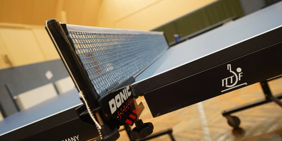 Detail stolu na stolní tenis