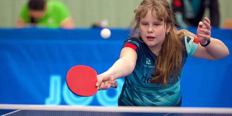 rybova-nela-montashk-stolni-tenis