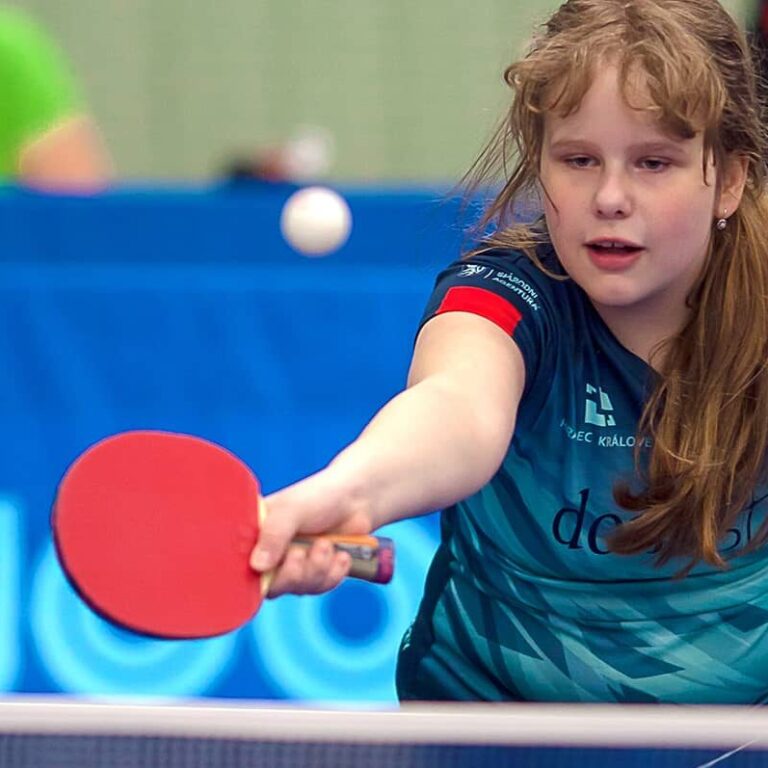 rybova-nela-montashk-stolni-tenis