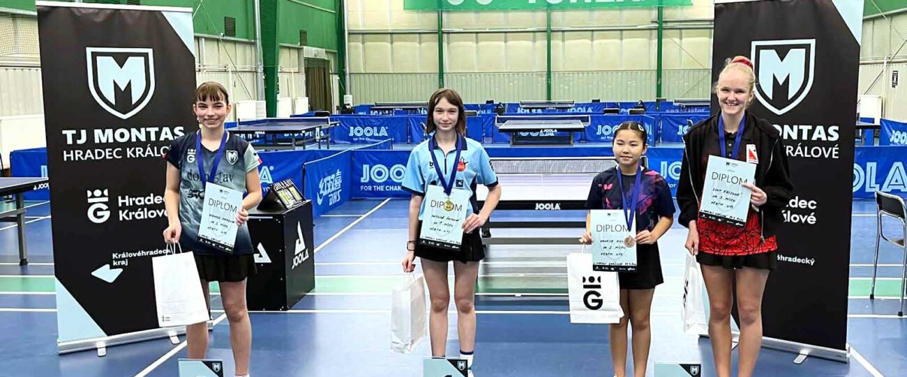 Stupně vítězů s Veronikou Markovou na VčBTM U13 v Hradci Králové 2026