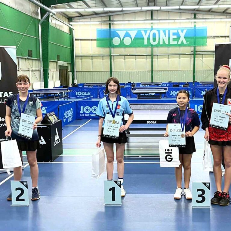 Stupně vítězů s Veronikou Markovou na VčBTM U13 v Hradci Králové 2026